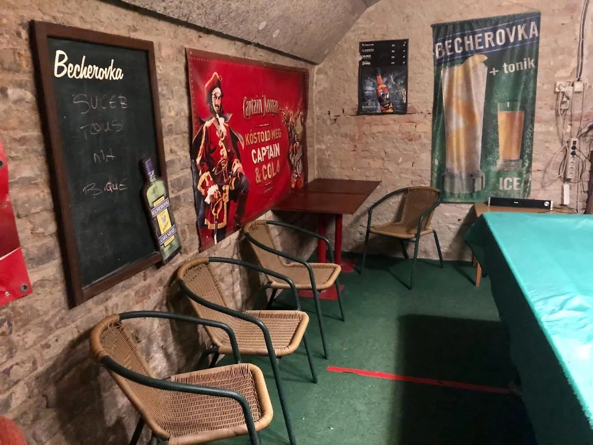 アパート Whole Basement Former Pub2 For Stag Do, Men'S Cave ブダペスト
