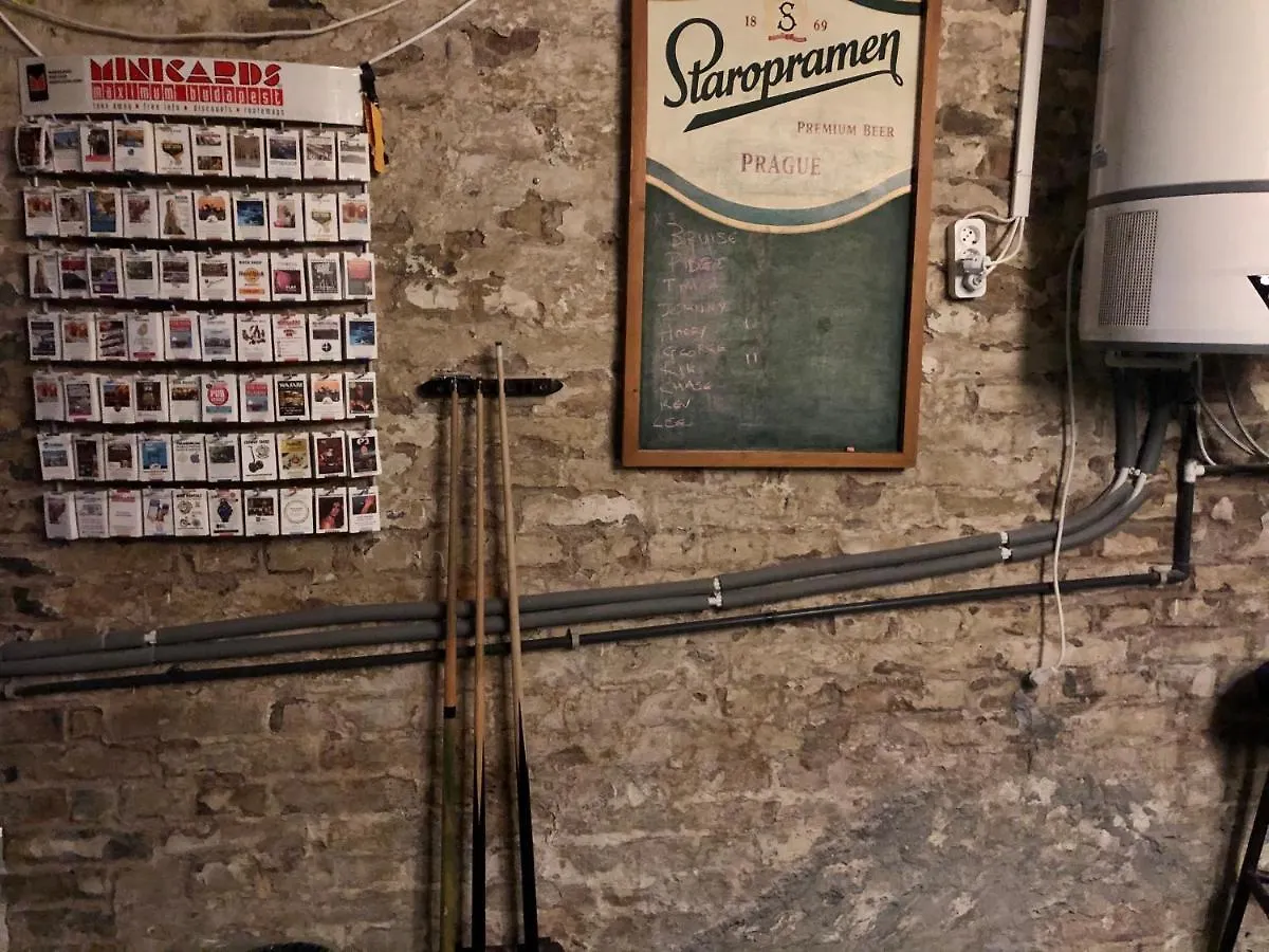 Whole Basement Former Pub2 For Stag Do, Men'S Cave ブダペスト アパート