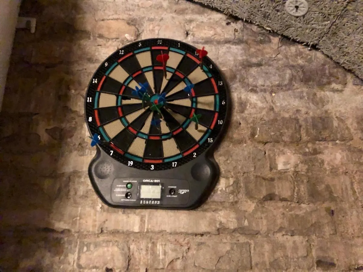 Whole Basement Former Pub2 For Stag Do, Men'S Cave ブダペスト