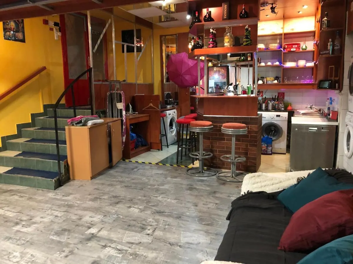 Whole Basement Former Pub2 For Stag Do, Men'S Cave ブダペスト アパート