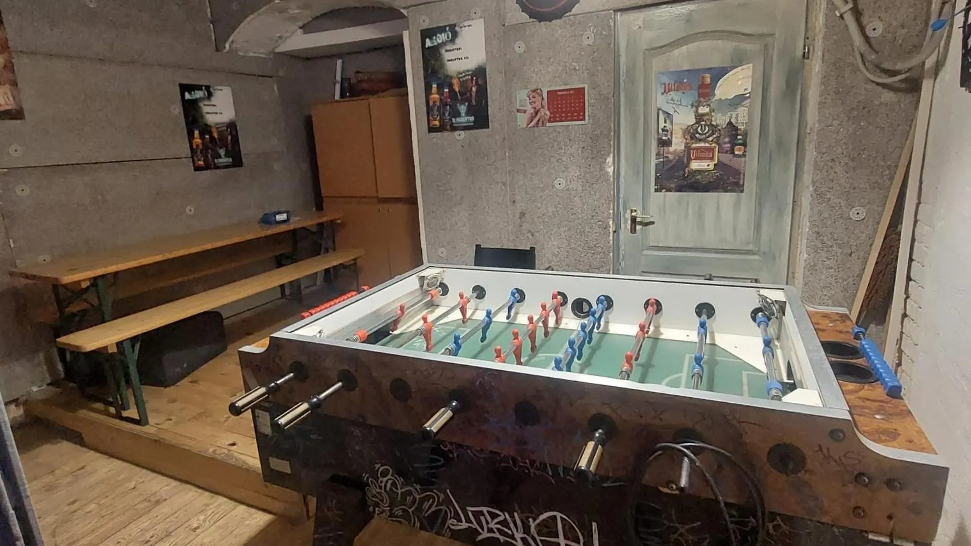 Whole Basement Former Pub2 For Stag Do, Men'S Cave ブダペスト 0*,