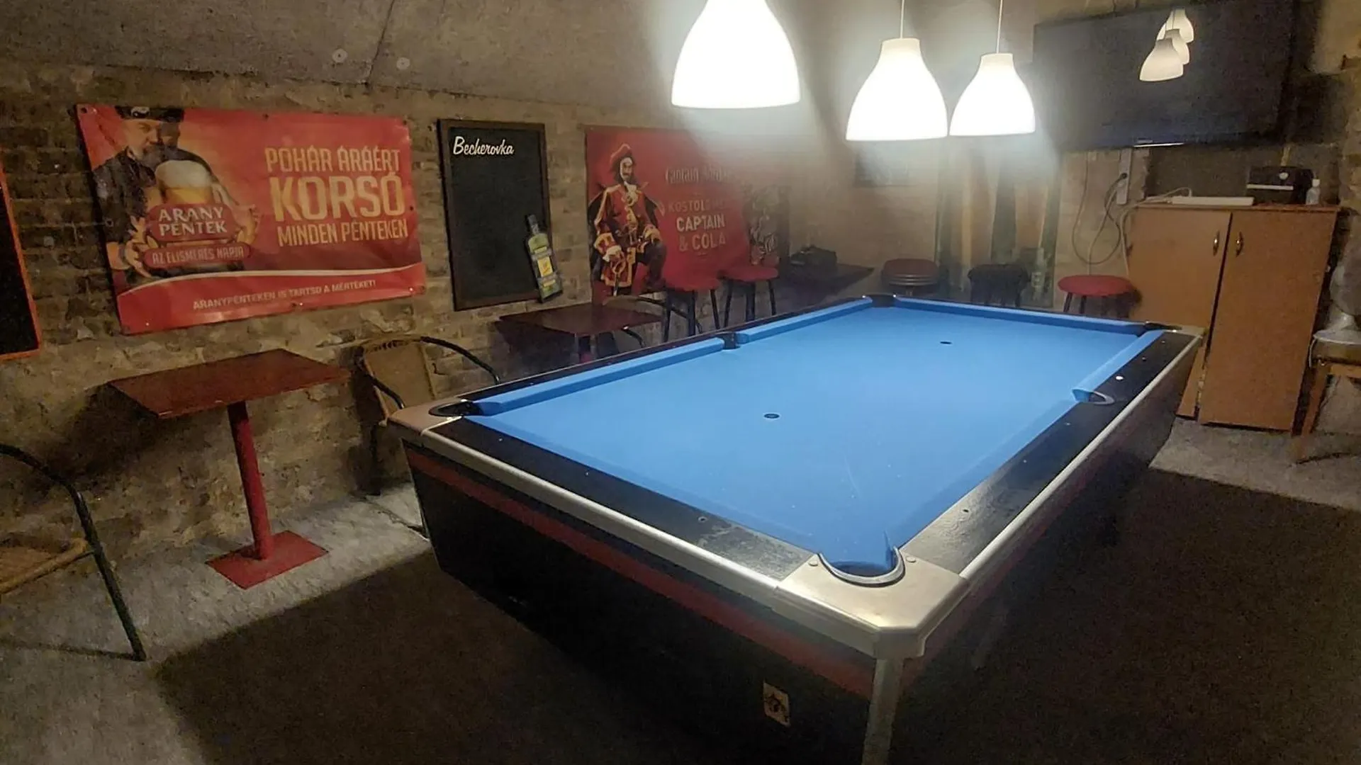 アパート Whole Basement Former Pub2 For Stag Do, Men'S Cave ブダペスト ハンガリー